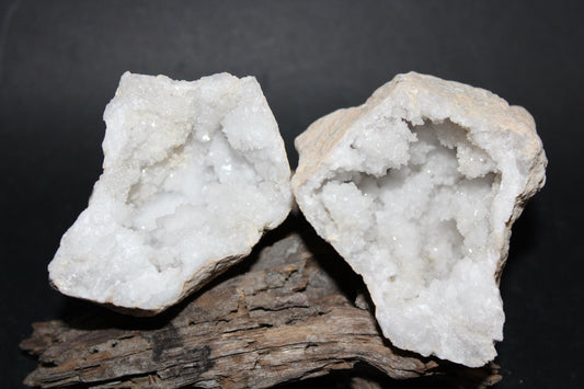 Geode - Clear Quartz - full geode - med