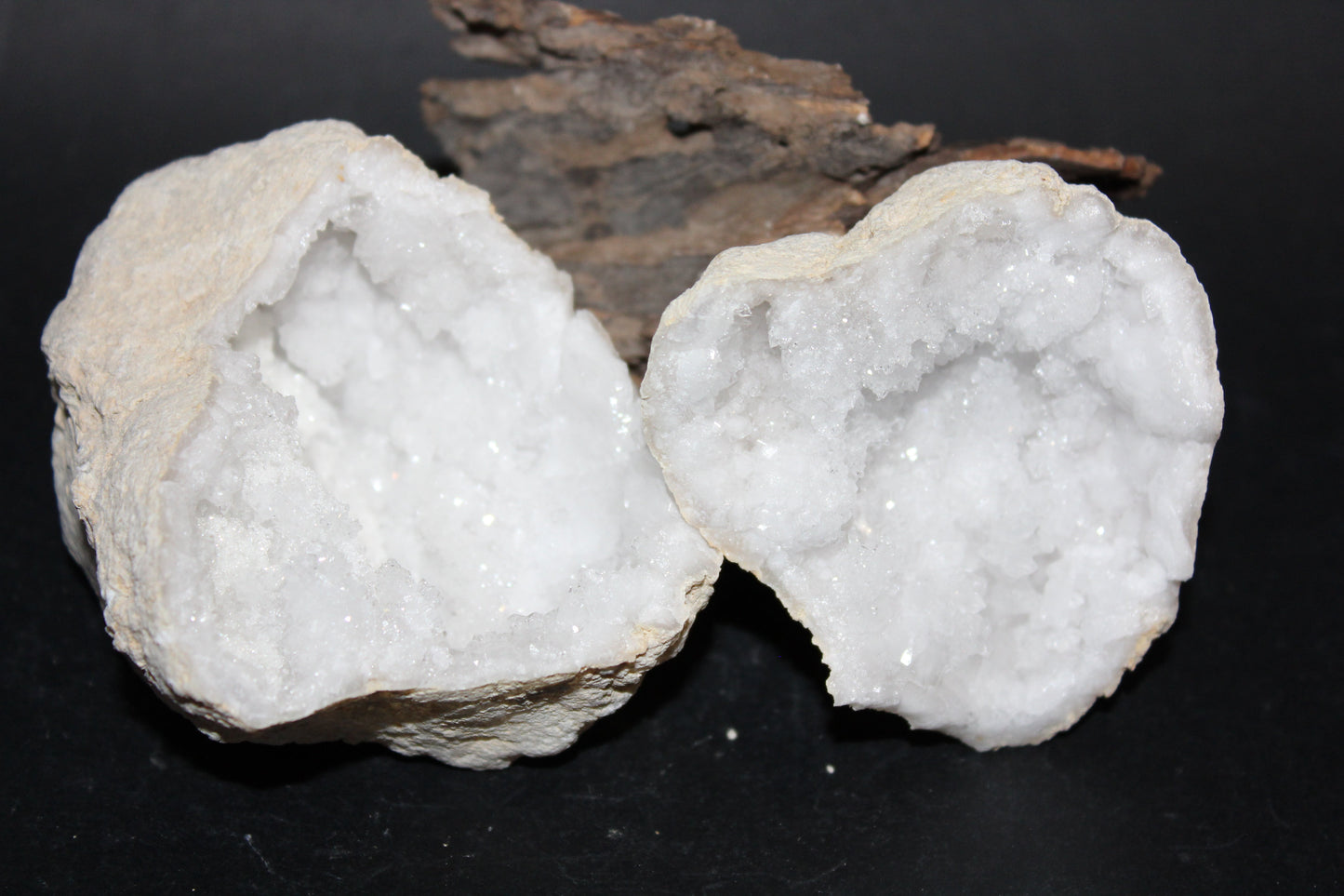 Geode - Clear Quartz - full geode - med