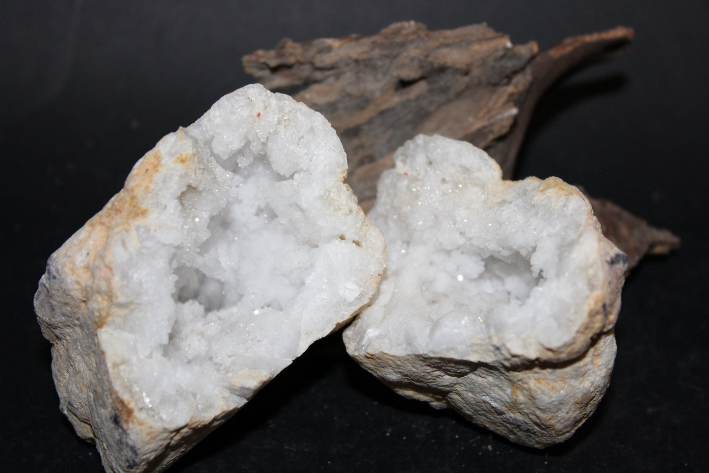 Geode - Clear Quartz - full geode - med