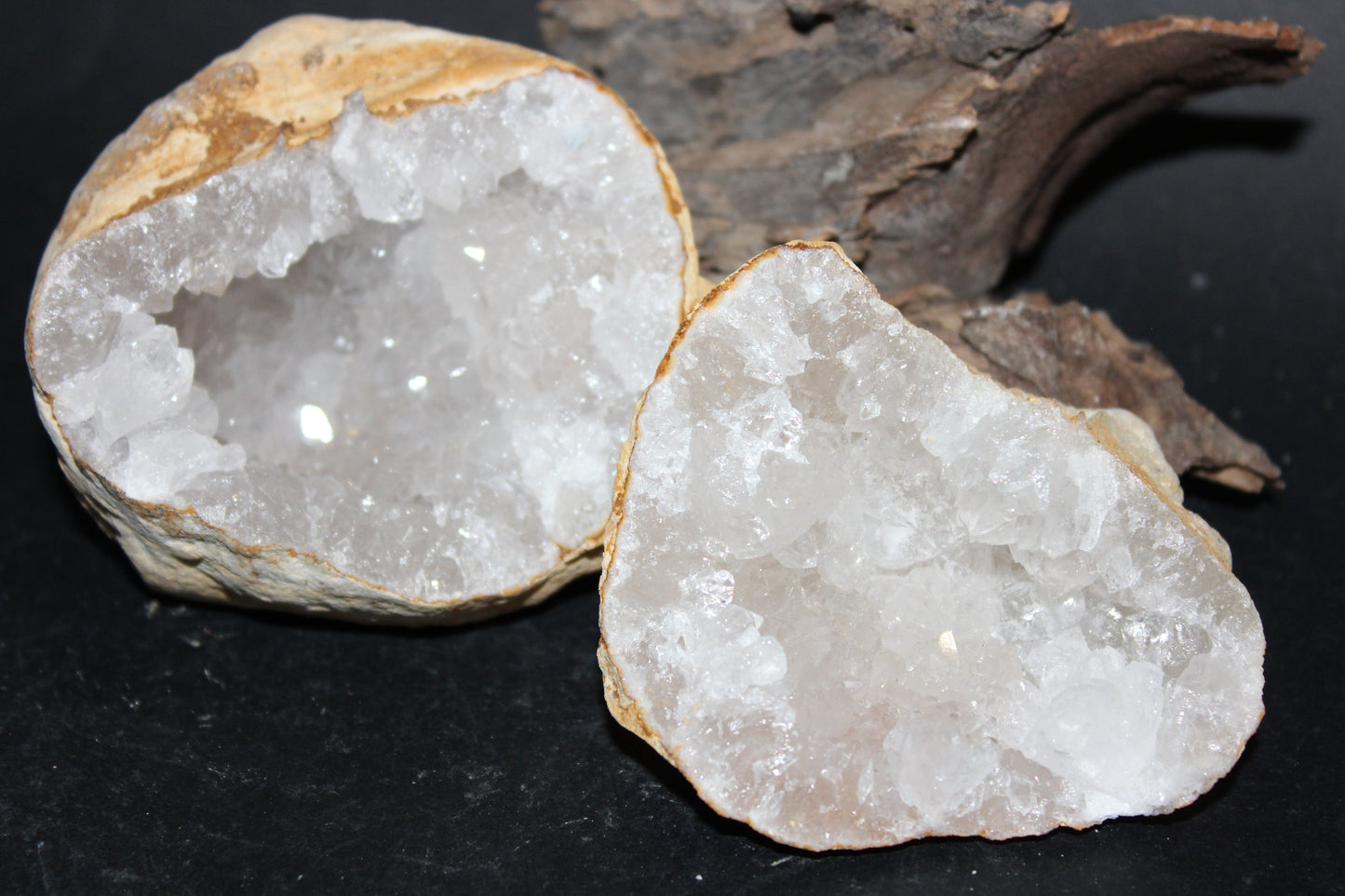 Geode - Clear Quartz - full geode - med