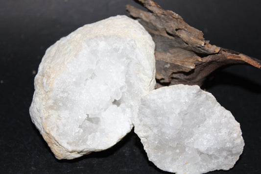 Geode - Clear Quartz - full geode - med