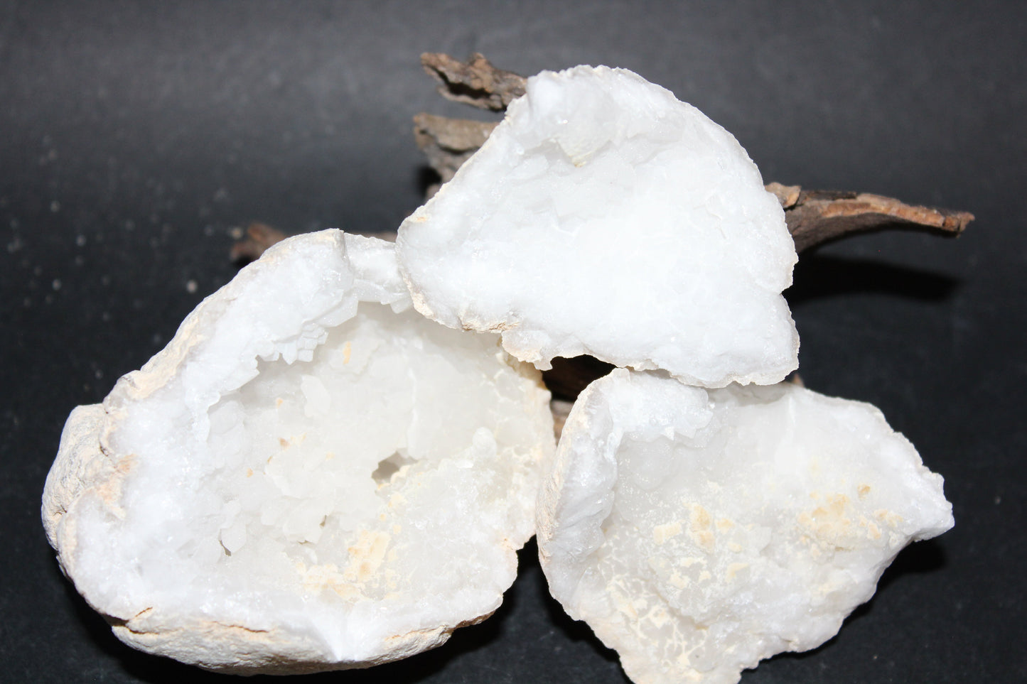 Geode - Clear Quartz - full geode - med