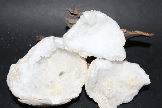 Geode - Clear Quartz - full geode - med