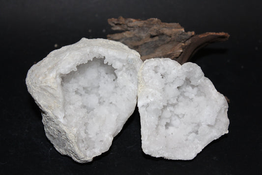Geode - Clear Quartz - full geode - med