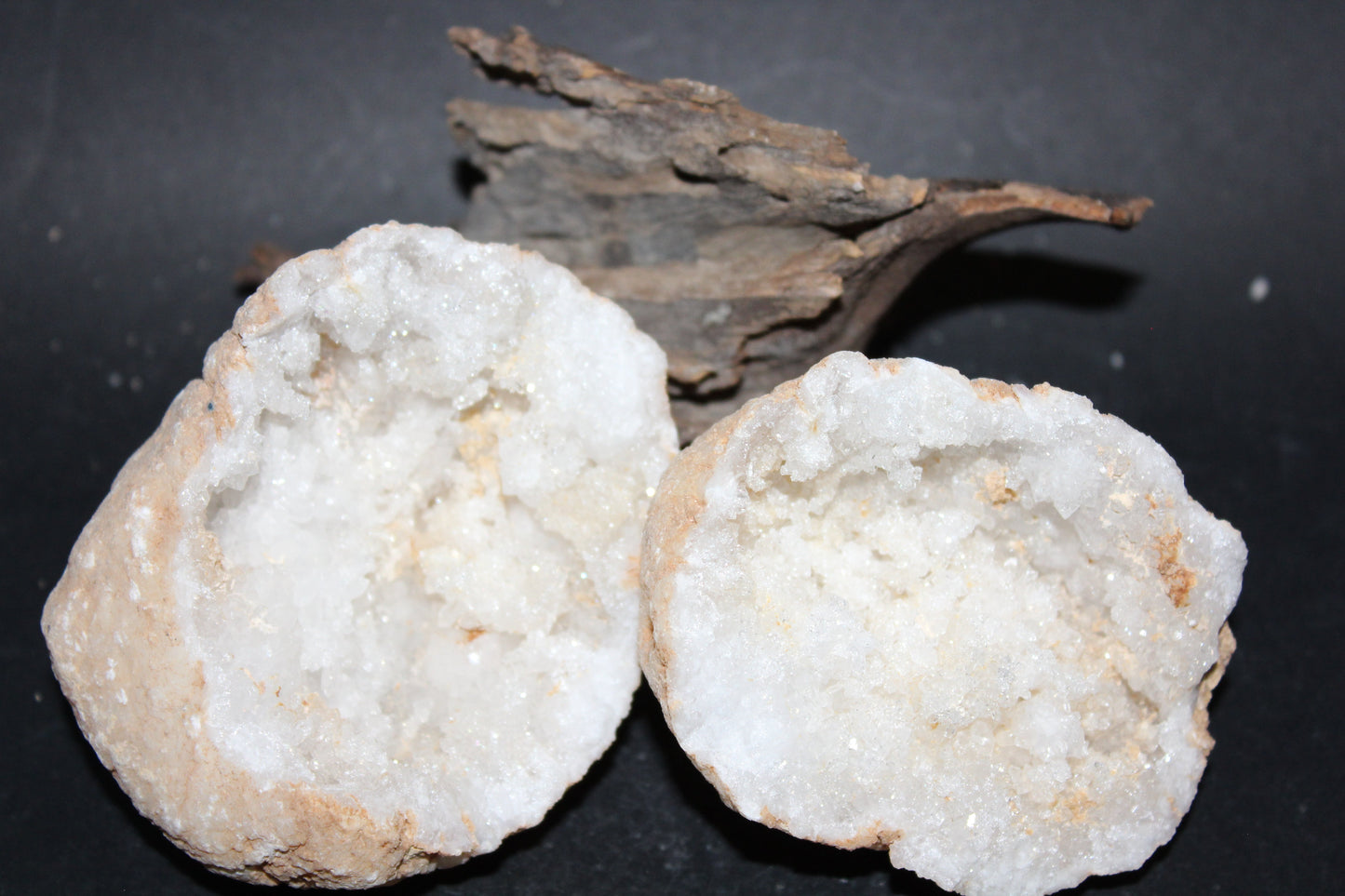 Geode - Clear Quartz - full geode - med