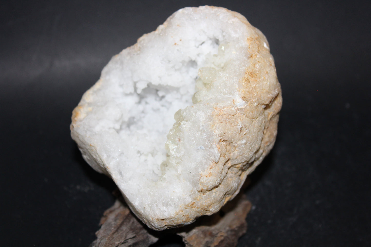 Geode - Clear Quartz - 1/2 geode - med/lge