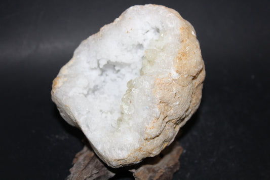 Geode - Clear Quartz - 1/2 geode - med/lge