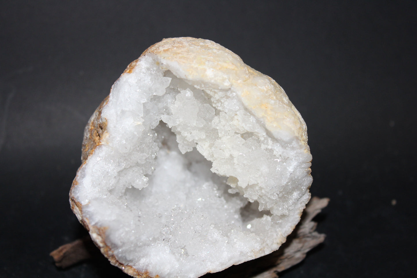 Geode - Clear Quartz - 1/2 geode - lge