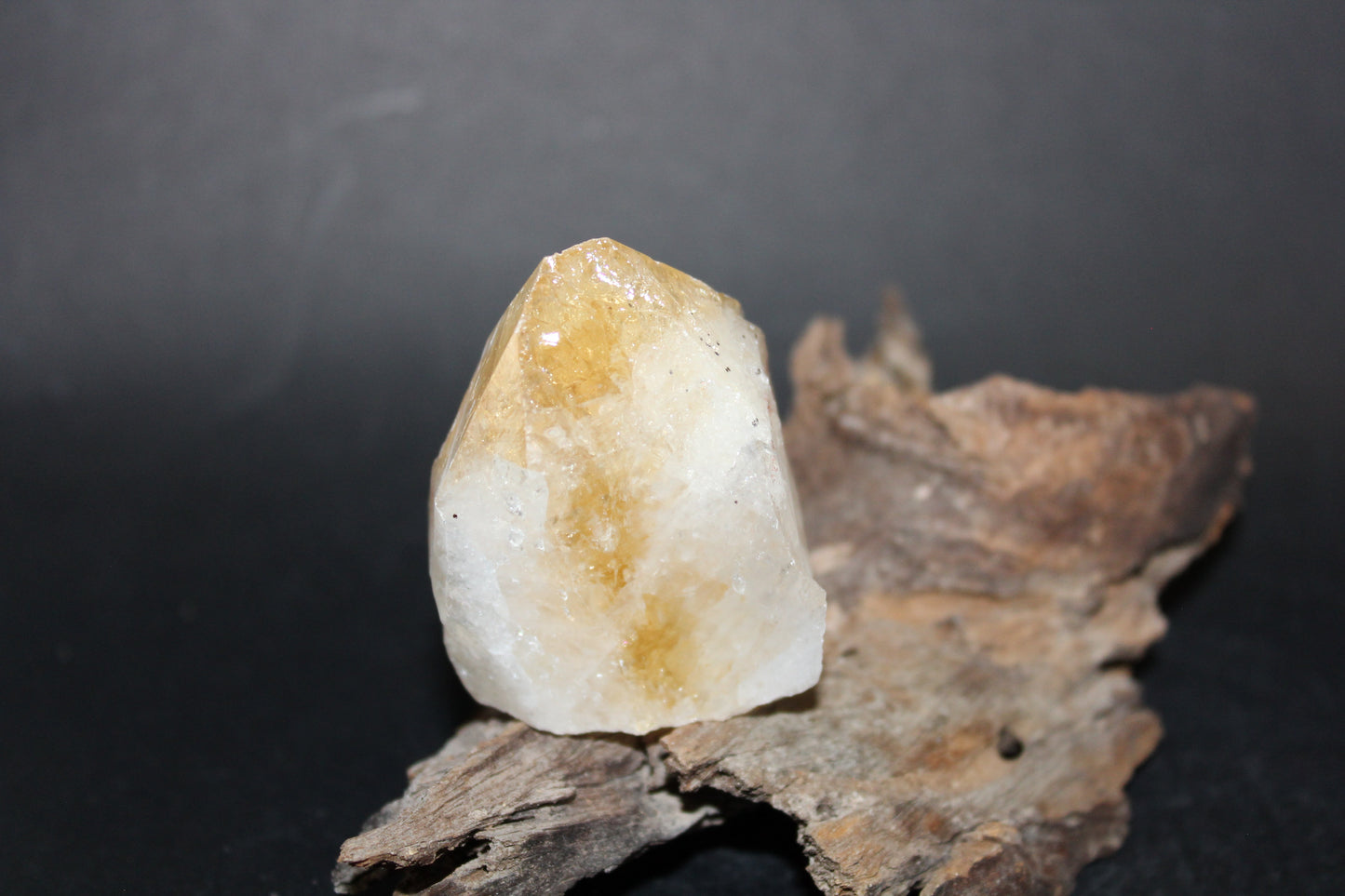 Point - Citrine (sawn base) - lge