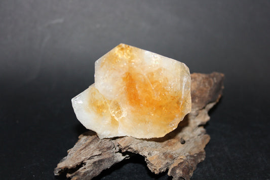 Point - Citrine (sawn base) - lge
