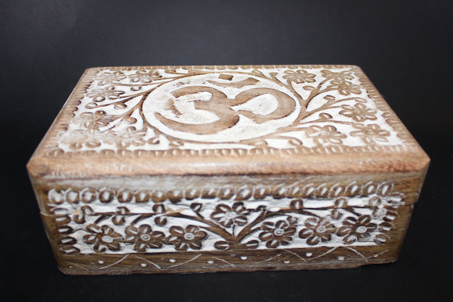 Box - carved timber - OM - lge
