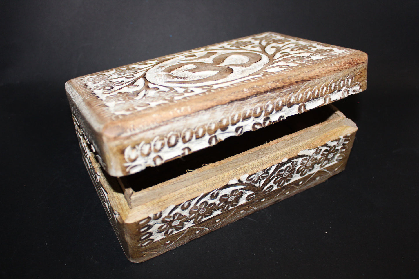 Box - carved timber - OM - lge