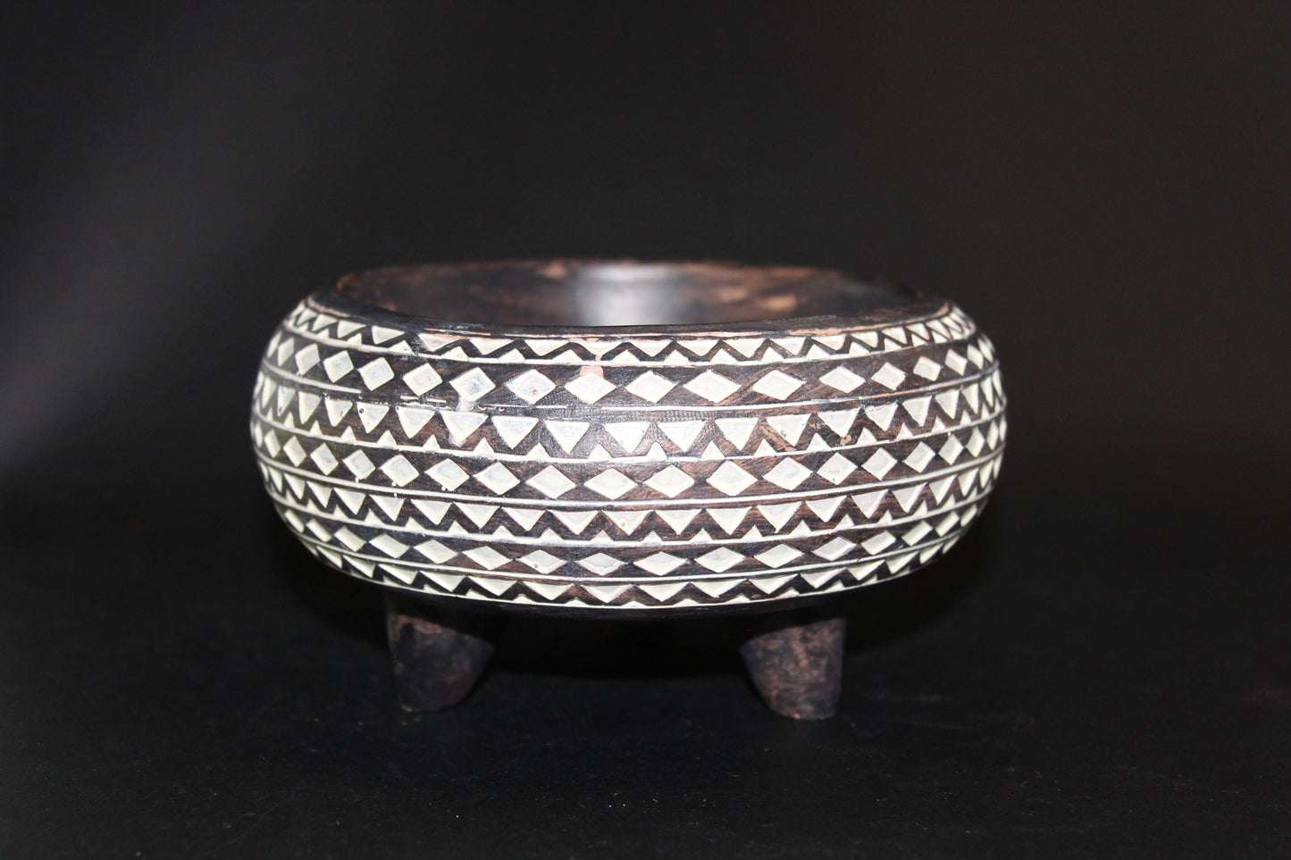 Bowl - Ceramic - carved timber look (whitewashed) - med