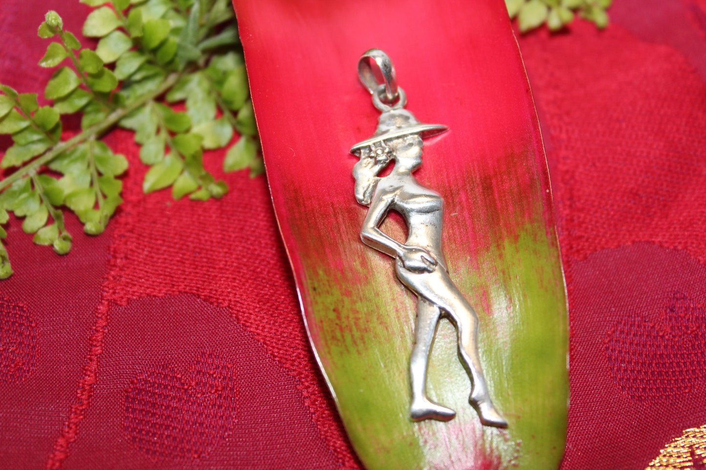 Pendant - S/S - Lady with hat - lge