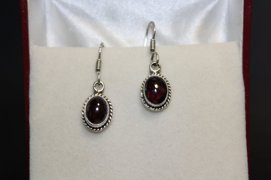 Earrings - Garnet - oval