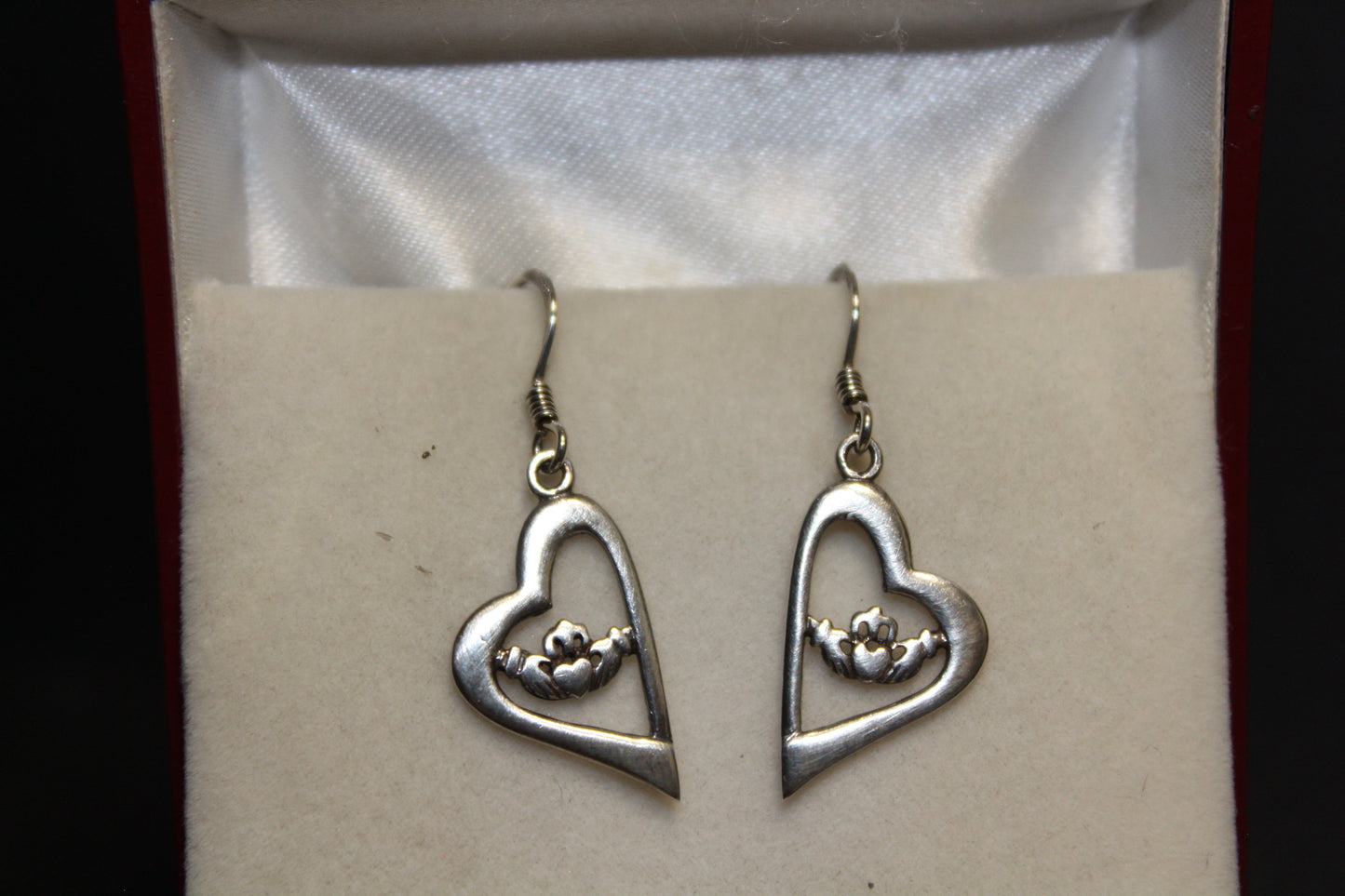 Earrings - S/S - Heart (sml heart & hands inside)