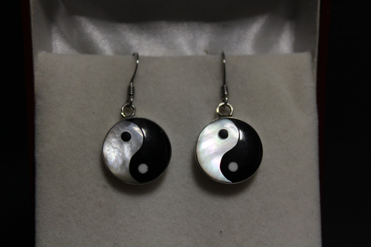 Earrings - S/S - Yin-Yang (black & white - sml disc)
