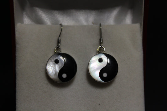 Earrings - S/S - Yin-Yang (black & white - sml disc)