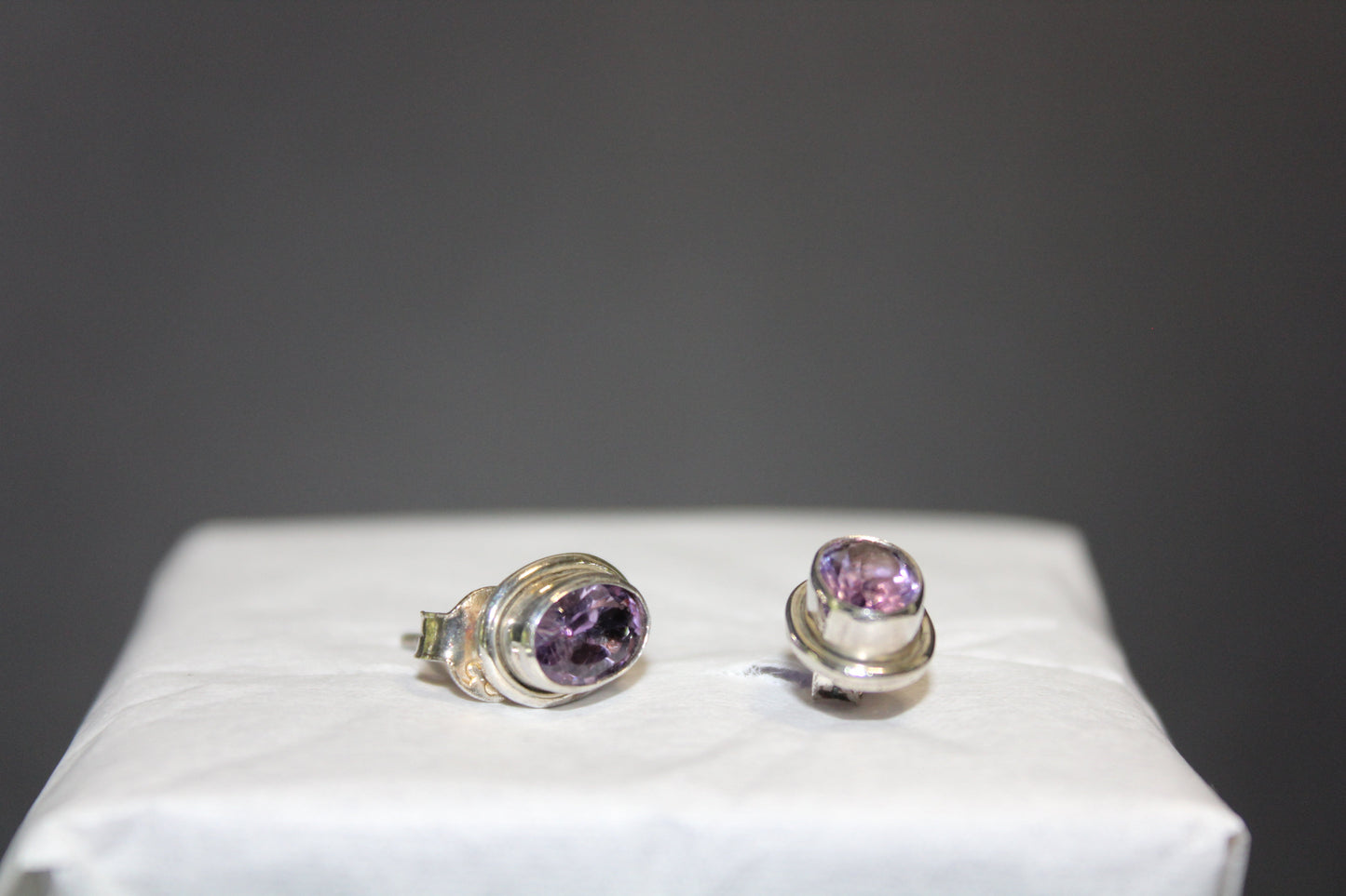 Earrings - Studs - Amethyst (faceted) - oval