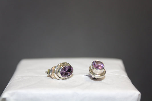 Earrings - Studs - Amethyst (faceted) - oval