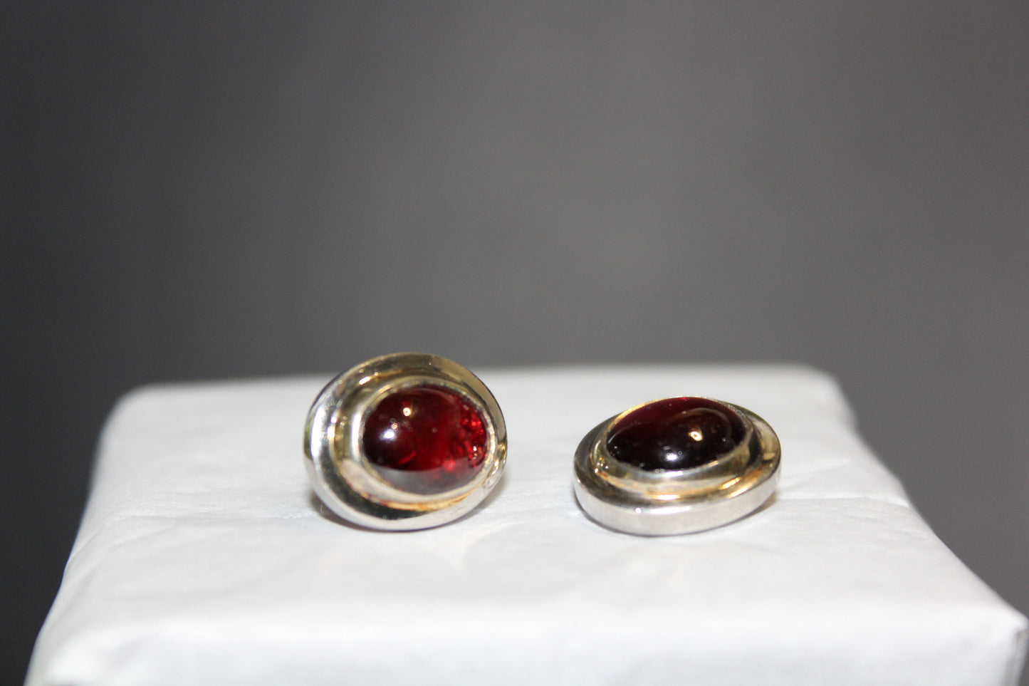 Earrings - Studs - Garnet - oval - gold/silver setting