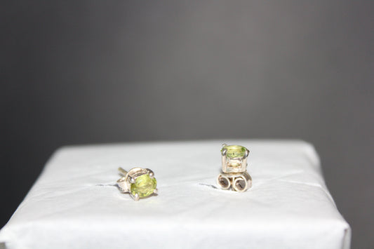 Earrings - Studs - Peridot (faceted) - square