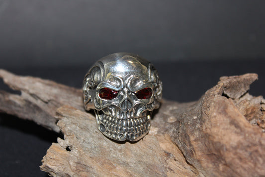 Ring - Men's - Stirling Silver (Skull with Garnet eyes)