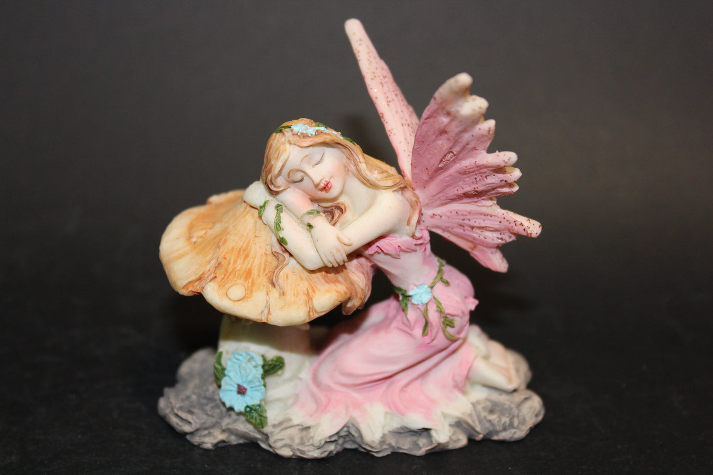 Fairy - kneeling with mushroom