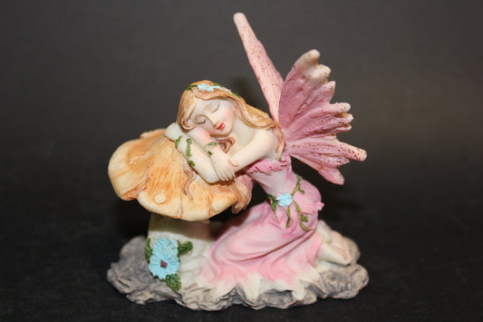 Fairy - kneeling with mushroom