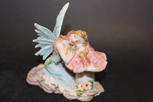 Fairy - kneeling with mushroom