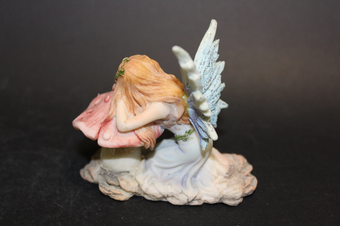 Fairy - kneeling with mushroom