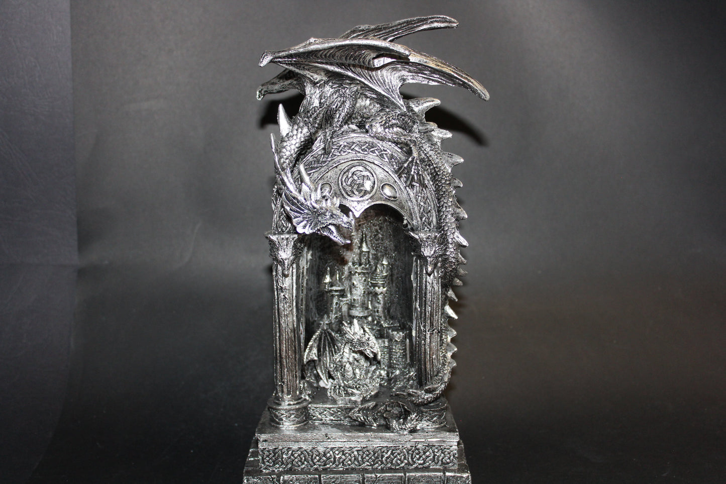 Dragon in light up cave (silver) - lge