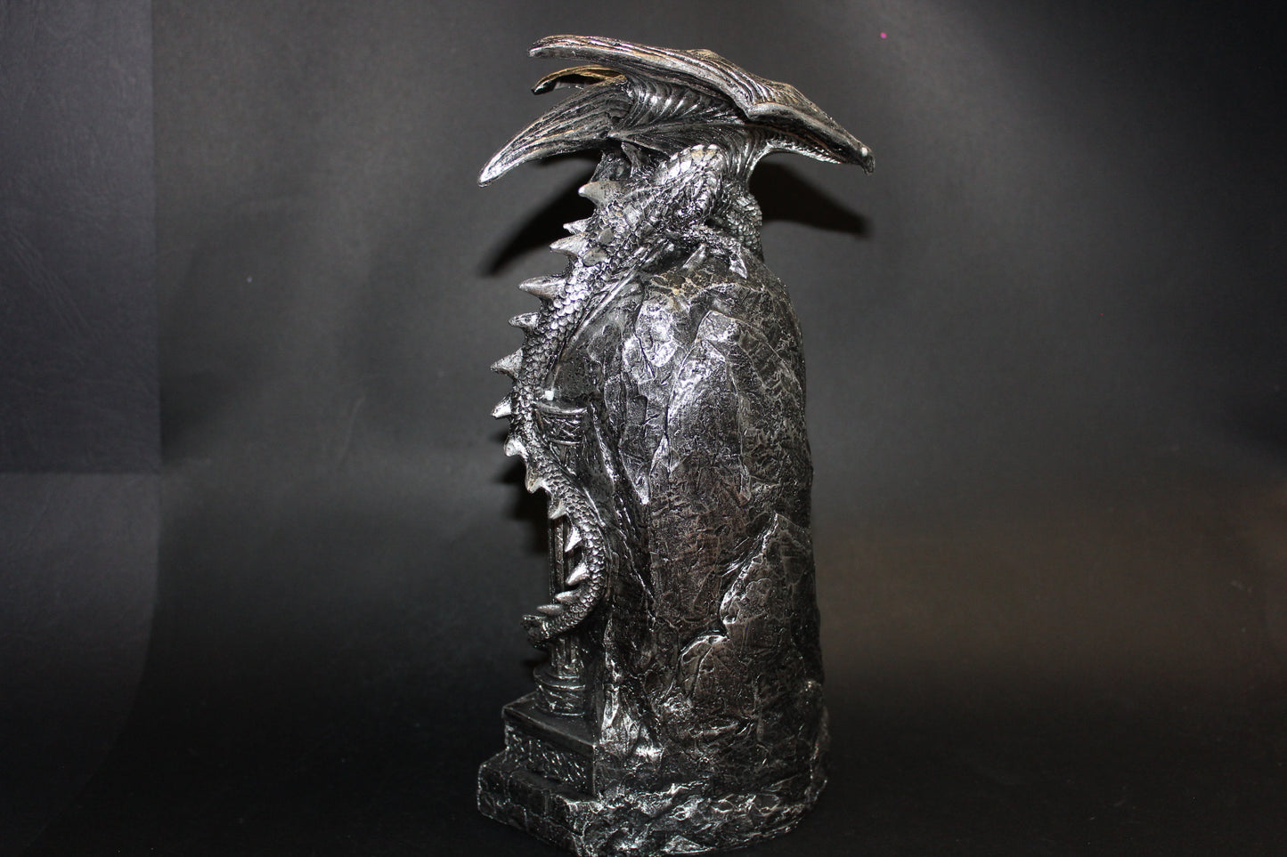 Dragon in light up cave (silver) - lge