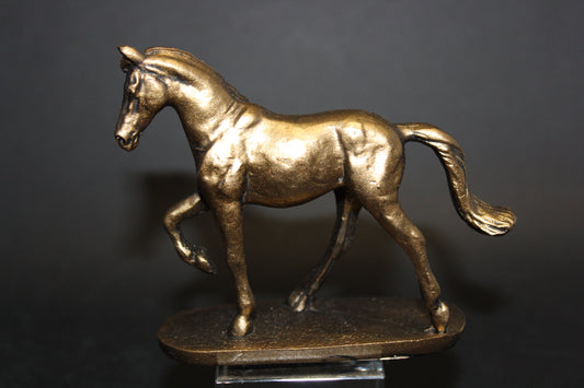 Horse (gold/on stand)